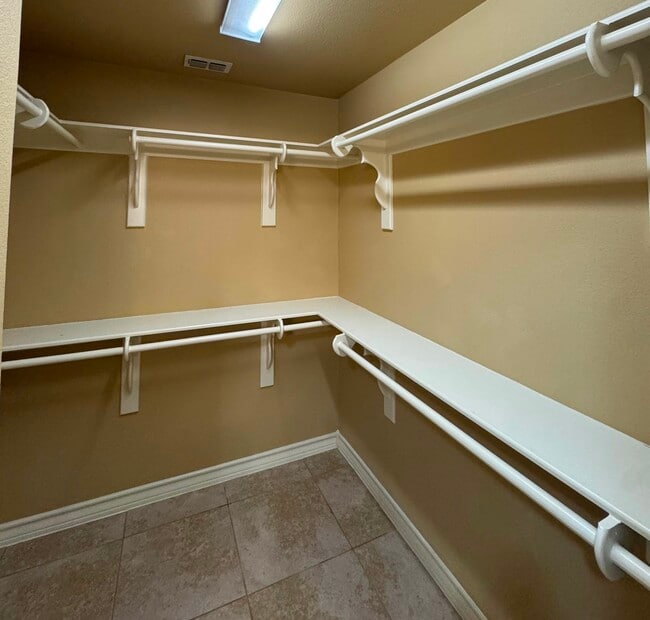 Building Photo - 212 Sandhill Oak Dr