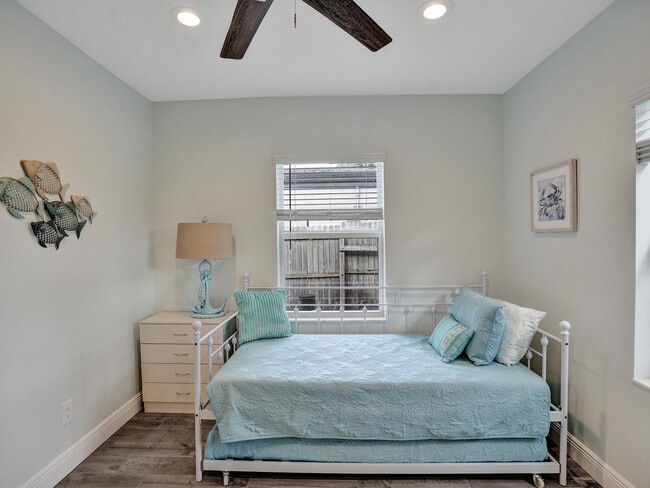 Building Photo - 937 SW 17th St