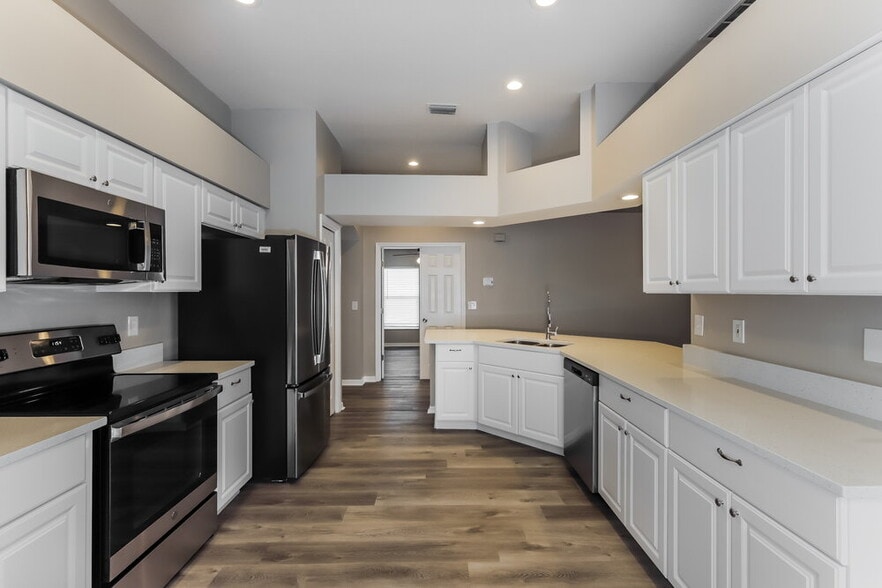 Building Photo - 2638 Allwood Ave