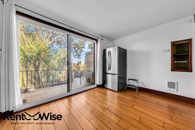 Building Photo - 130-136-136 Mullen Ave