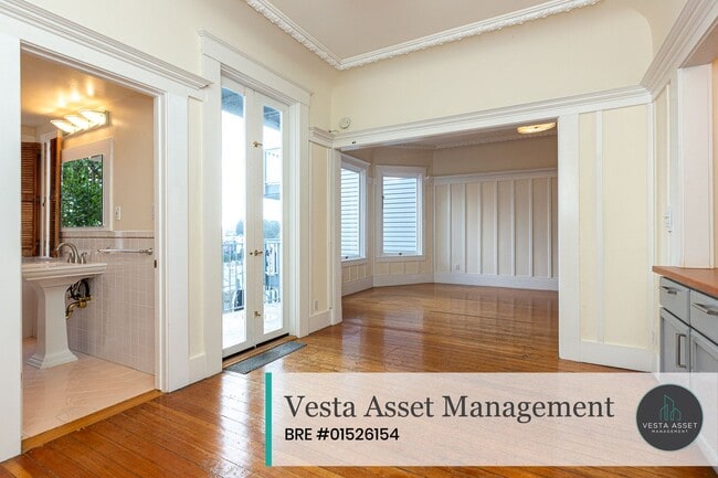 Building Photo - 301-303 Corbett Avenue