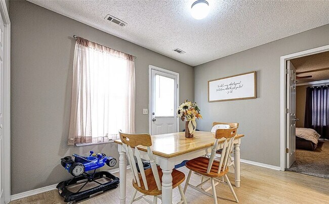 Building Photo - 1701 Signature Dr