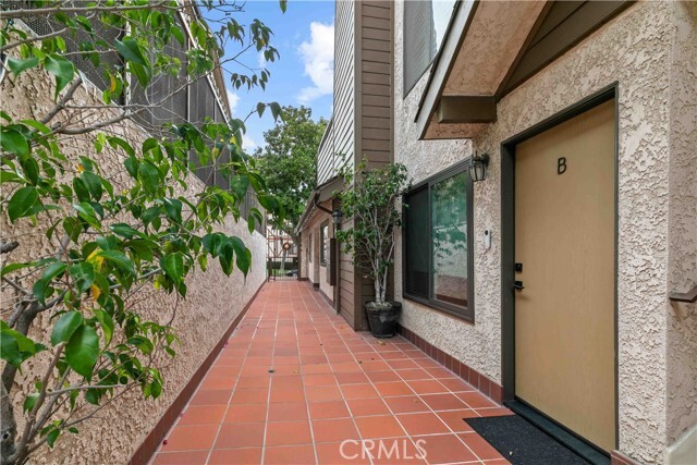 Building Photo - 635 E Magnolia Blvd