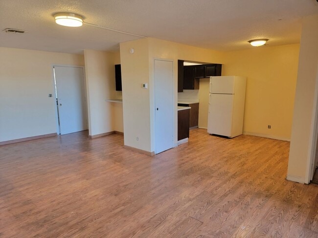 Building Photo - 1773 E Harmon Ave