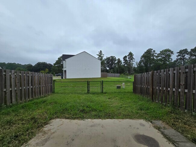 Building Photo - 2967 Old Field Rd