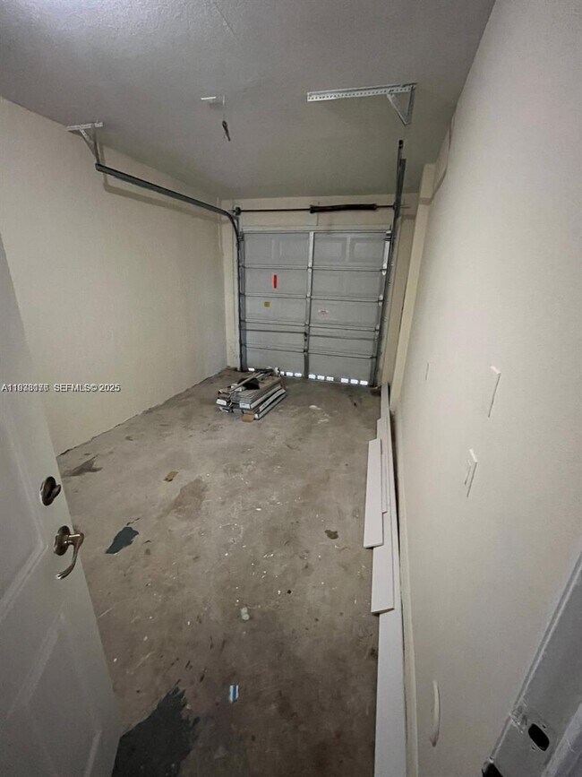 Building Photo - 10908 SW 240 Ln