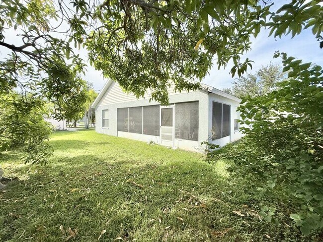 Building Photo - 854 Addison Dr NE