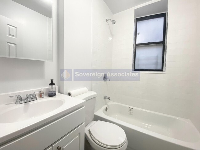 Building Photo - 209 W 108th St
