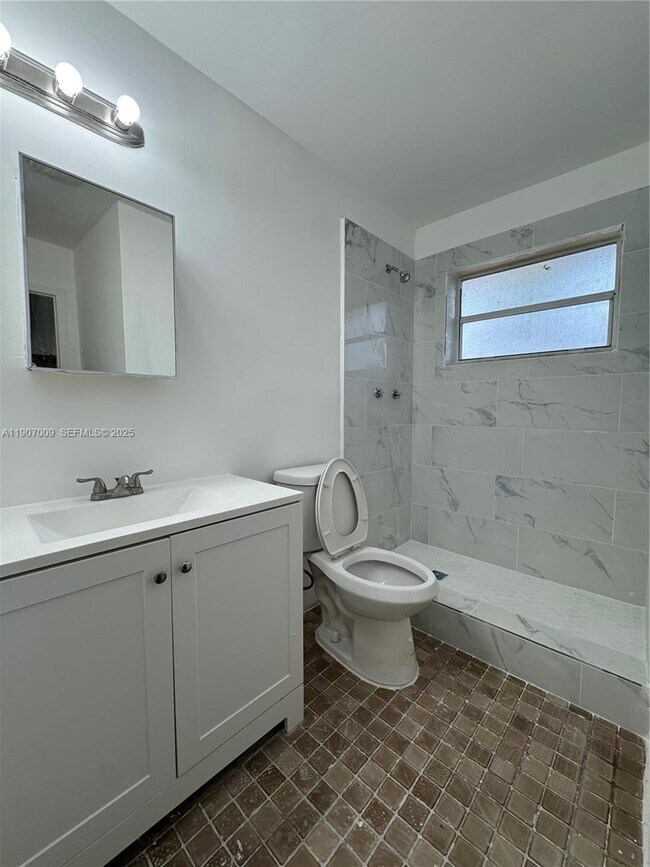 Building Photo - 12735 NE 13th Ave