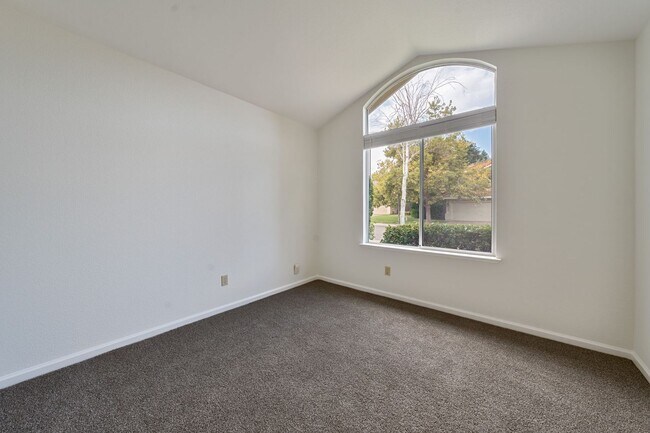 Building Photo - Updated 3 Bedroom Home with 3-Car Garage i...