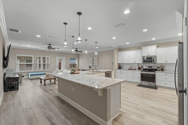 Building Photo - 33 8th Ave