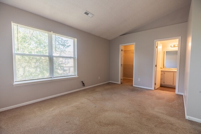 Building Photo - 484-486 Applegate Ln