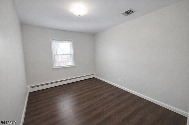 Building Photo - 174 Sheridan Ave