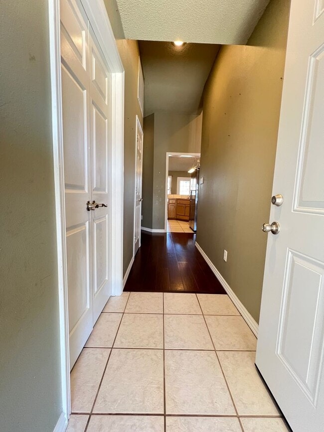 Building Photo - 3 Bed 2 Bath House Right down the road from Northridge Middle School.