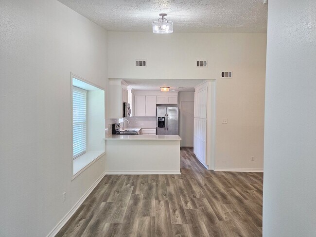 Building Photo - 10615 Heatherford Dr