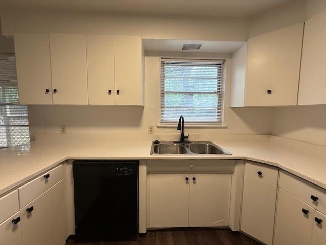 Building Photo - 725 S La Salle Dr