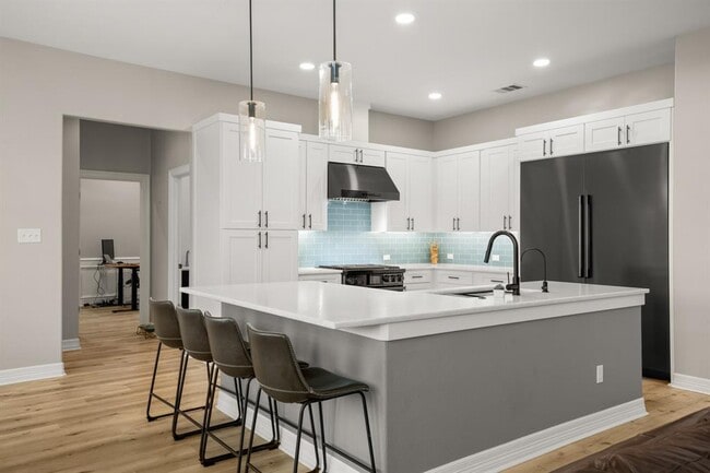 Building Photo - 601 Scenic Path