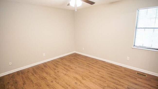 Building Photo - Lakeside Schools/Rehabbed and Ready for Move In. (NO PETS)