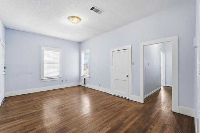 Building Photo - 516 Mill St