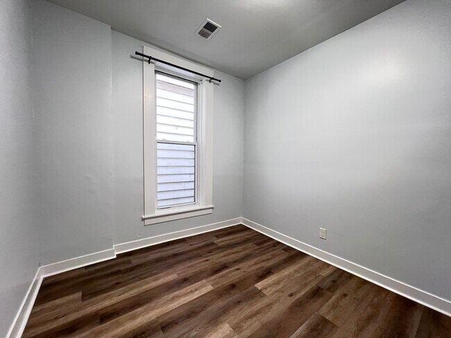 Building Photo - 7026 S Wentworth Ave