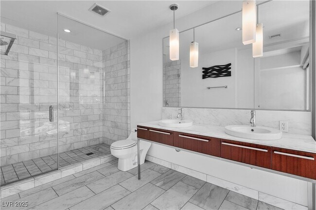 Building Photo - 4471 Dean Martin Dr