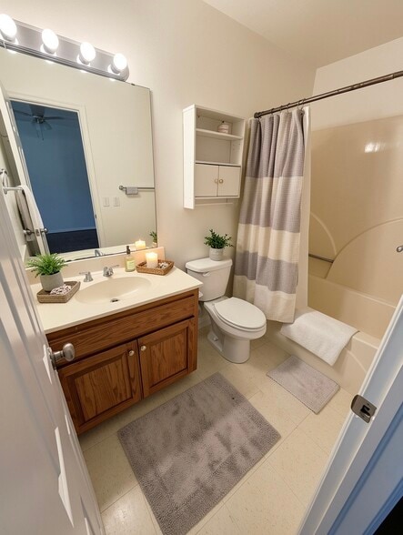 master room bathroom - 5320 W 7th Ave