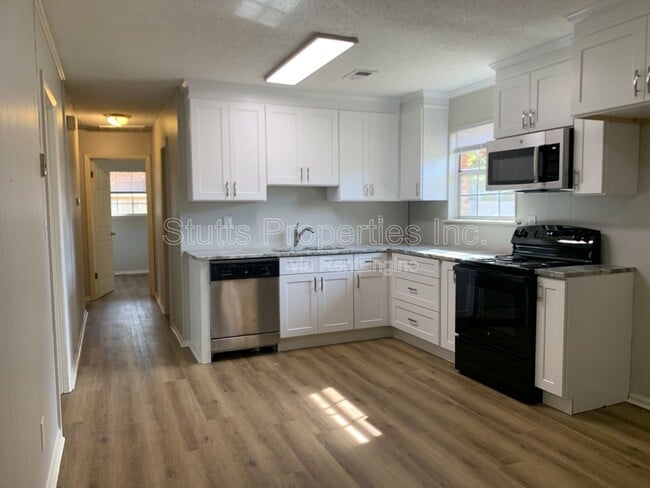 Building Photo - 710 Portage Ave