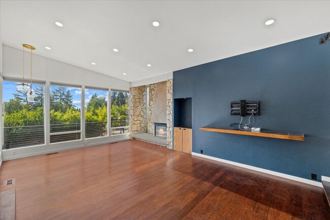Building Photo - 9 Maple Ln