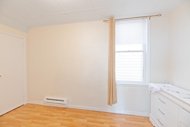 Building Photo - 9 W 15th St