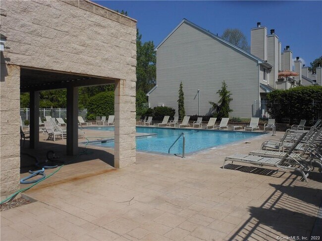 Building Photo - 112 Willow Springs