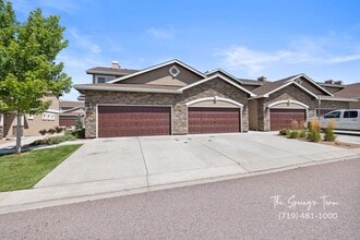 Building Photo - LUXURY 3BR TOWNHOME IN THE VILLAS AT NORTH...