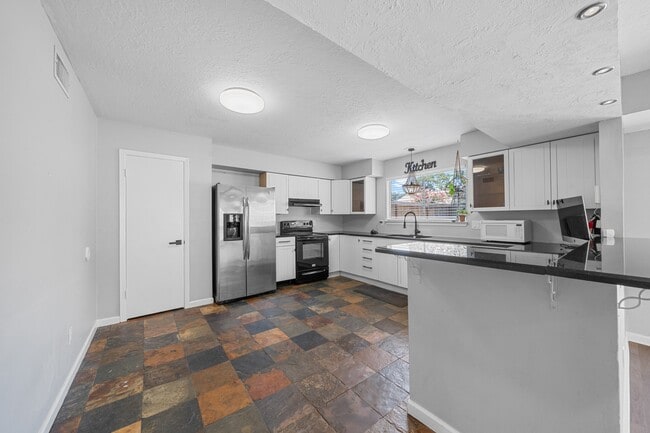 Building Photo - 4406 Owens Creek Ln