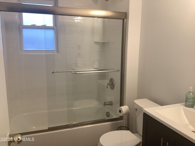 Building Photo - 25 King James Ln