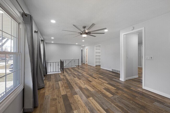 Building Photo - **3 Bedroom with a non-conforming and 2.5 bathrooms in Millard**