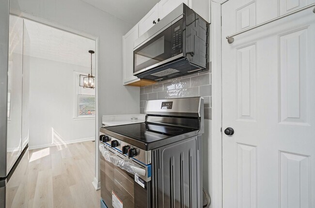 Building Photo - 1512 Rolfe Pl
