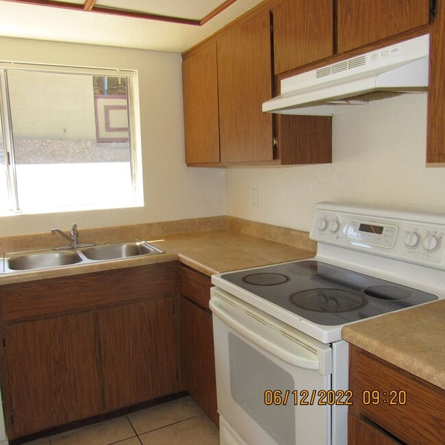 Building Photo - 3590 Clearwater Dr