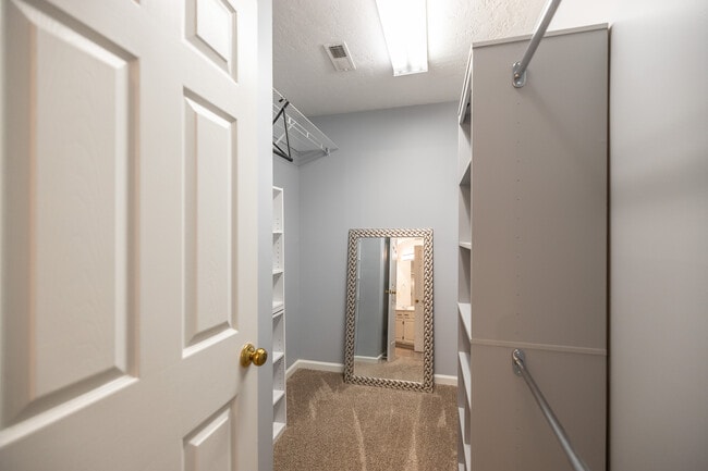 Building Photo - 5516 Oakside Dr
