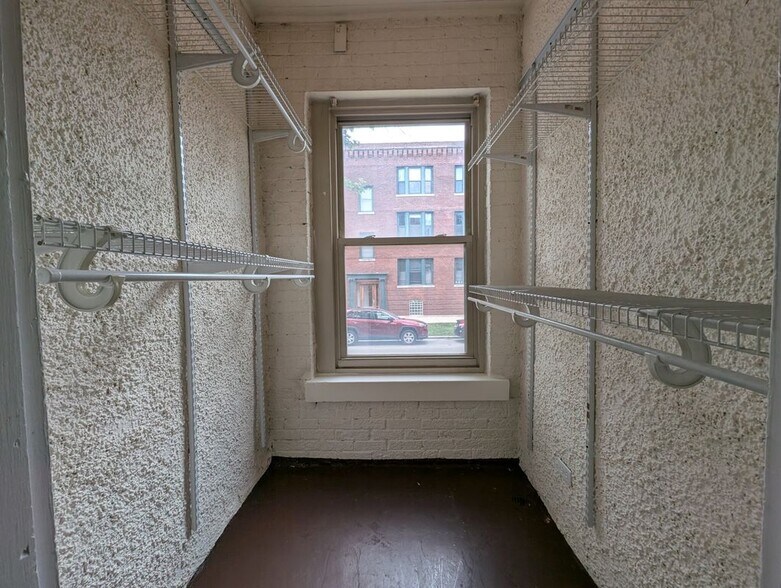 Building Photo - 3449 W Schubert Ave