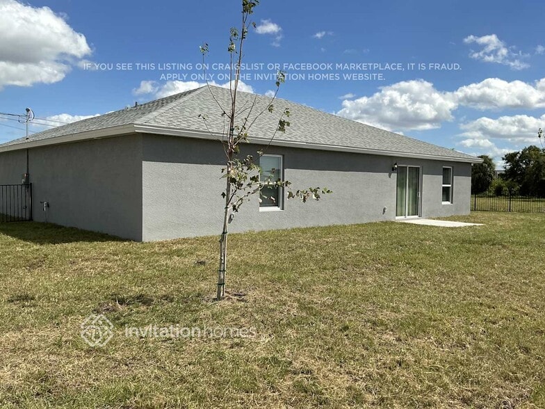 Building Photo - 320 SW 13th Ct