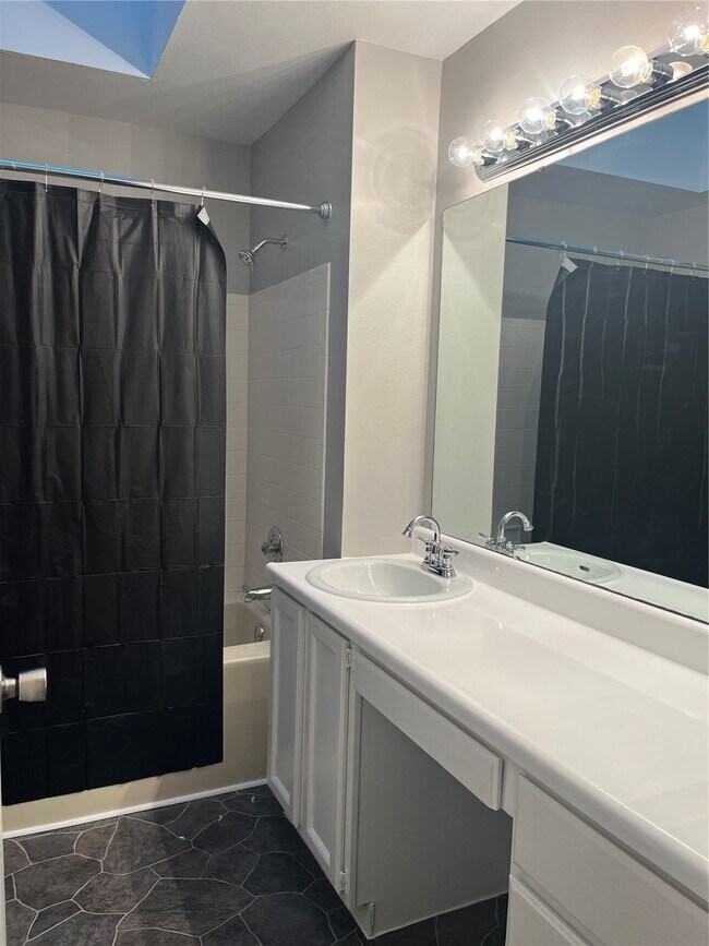 Building Photo - 11636 Cedar Walk Dr