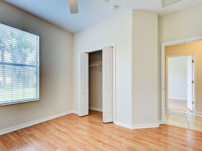 Building Photo - 3BD/2BA/3 Car Garage in Stoneybrook