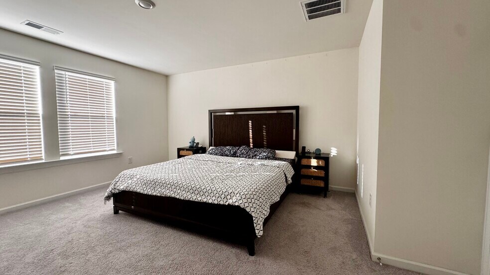 Building Photo - 806 Courting St