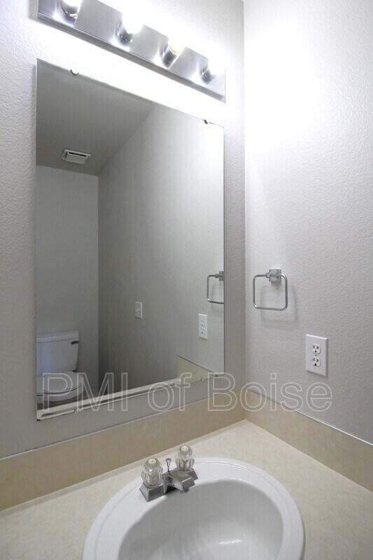 Building Photo - 5801 N Cobbler Ln