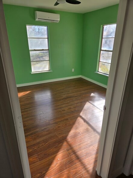 Building Photo - 906 King Ave