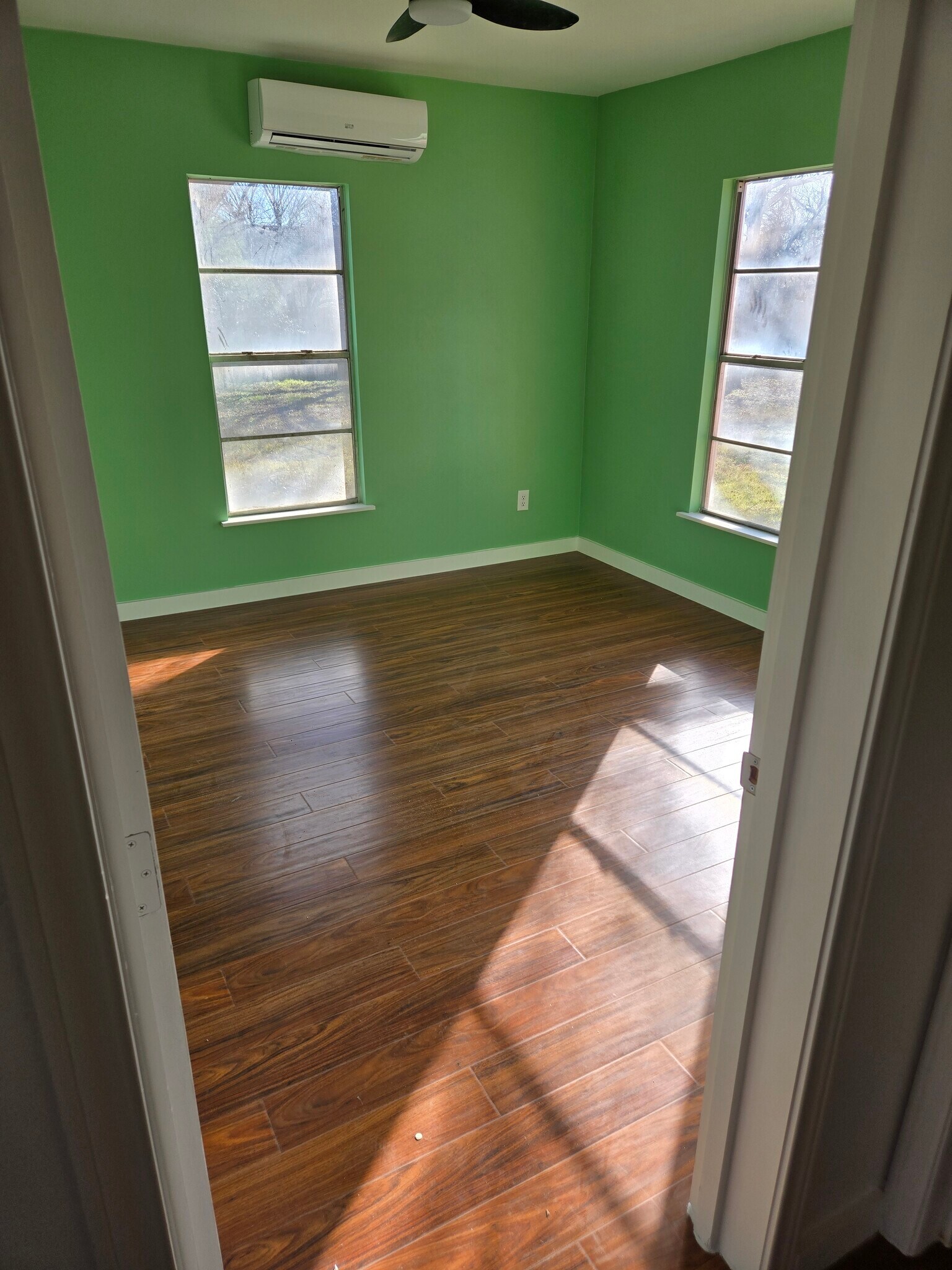 Building Photo - 906 King Ave