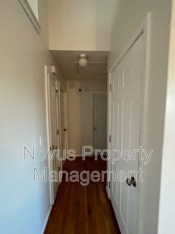 Building Photo - 721 Meadow Spring Dr