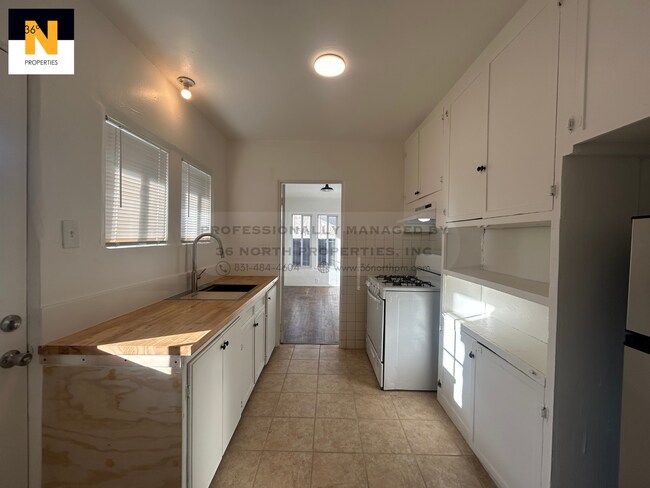 Building Photo - 216 7th St