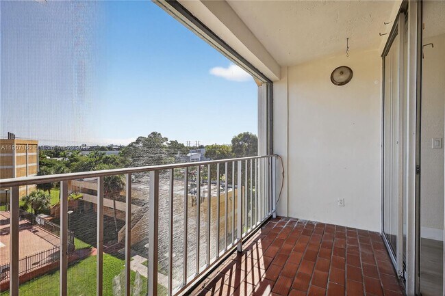 Building Photo - 9210 Fontainebleau Blvd