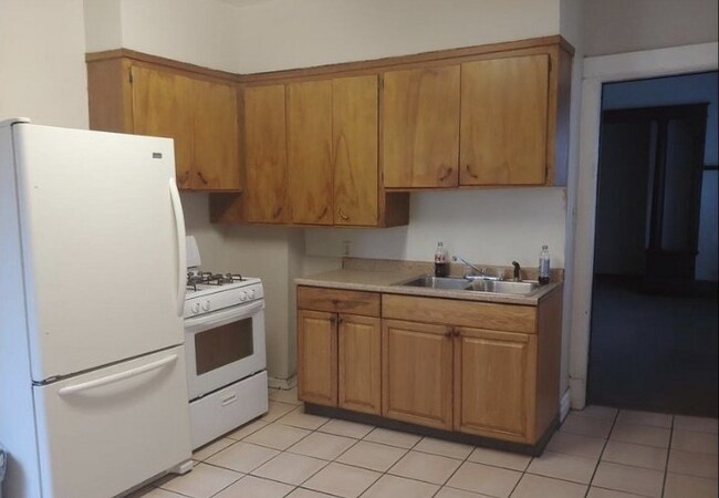 Building Photo - 619 N Mendota St