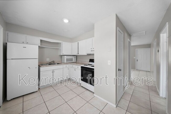 Building Photo - 464A Carolina Ave